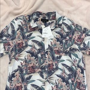 Men’s Hawaiian print button down